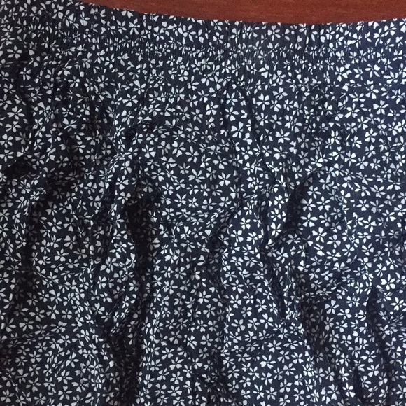 Brandy Melville skirt - Picture 2 of 3